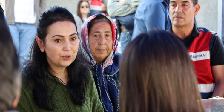 Figen Yüksekdağ ağabeyinin cenazesine katıldı Politika Haber