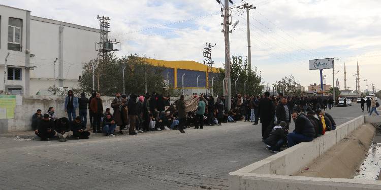 Özak Tekstil işçileri ablukaya rağmen direniyor Özak Tekstil işçileri ablukaya rağmen direniyor