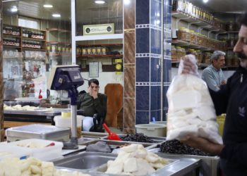 Peynir Pazarı esnafları: Batıyoruz, nefesimiz kesiliyor