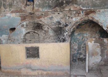 Tarihi hamam kaderine terk edildi