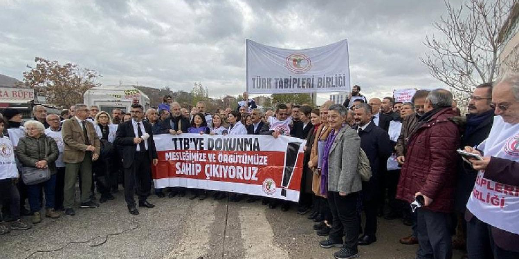 TTB Merkez Konseyi Üyeleri görevden alındı: Bu mücadele bitmez TTB Merkez Konseyi Üyeleri görevden alındı: Bu mücadele bitmez