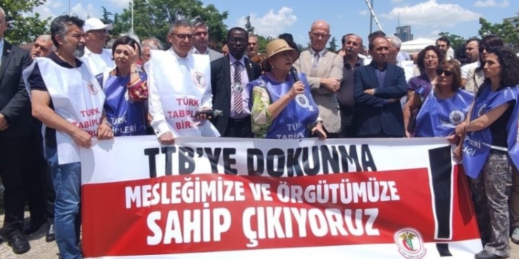 TTB’ye 135 sivil toplum örgütünden destek: TTB biziz, biz buradayız TTB’ye 135 sivil toplum örgütünden destek: TTB biziz, biz buradayız