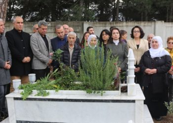 Hatimoğulları, Poyraz ve Tanhan’ın mezarlarını ziyaret etti
