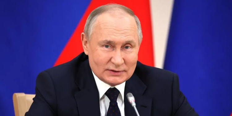 Putin: Yenilenen Rusya Anayasası, devlete istikrar kazandırıyor Putin: Yenilenen Rusya Anayasası, devlete istikrar kazandırıyor
