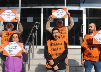 Mersin SGK İl Müdürlüğü önüne boş cüzdan bırakıldı