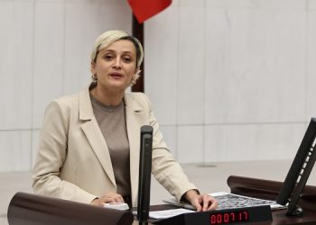 ‘Ülkenin her karış toprağı müteahhitler çetesinin eline geçiyor’