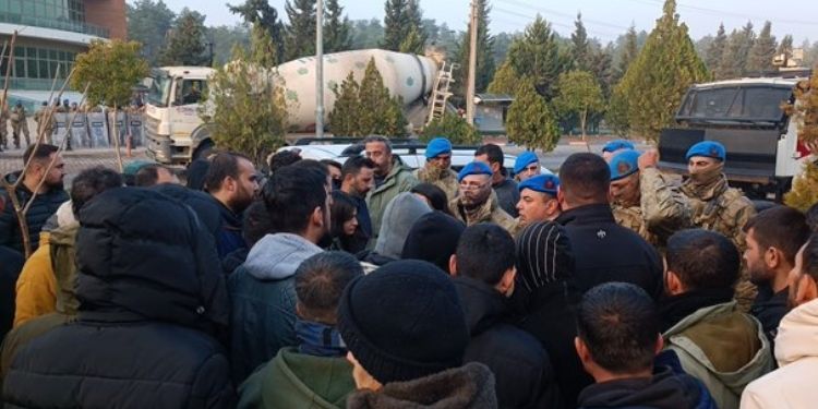 Özak Tekstil işçileri 16 gündür direnişte Özak Tekstil işçileri 16 gündür direnişte