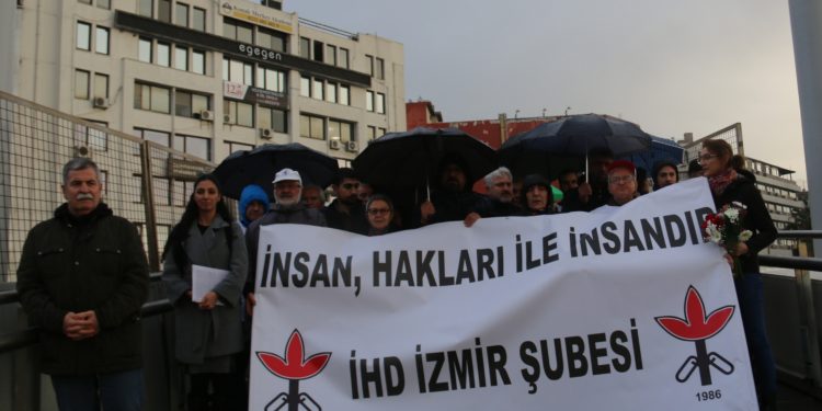 İzmir’de İnsan Hakları Haftası kapsamında yürüyüş İzmir’de İnsan Hakları Haftası kapsamında yürüyüş