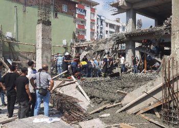 Kadıköy’de yıkım esnasında binada çökme meydana geldi: 1 işçi göçük altında kaldı