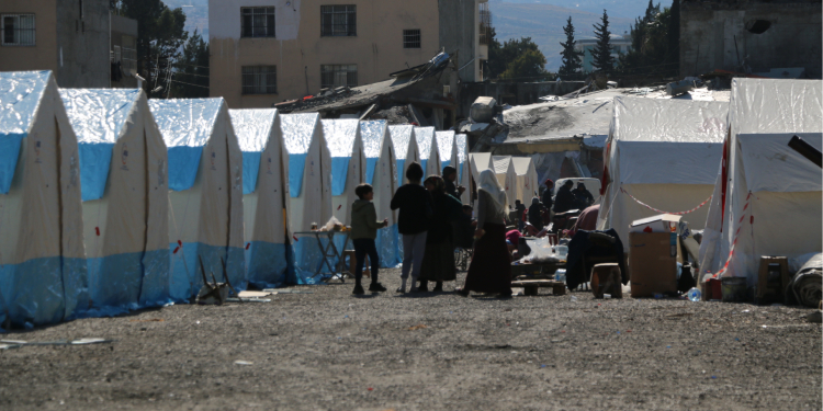 Depremzede ailenin kaldığı konteyner yandı Depremzede ailenin kaldığı konteyner yandı