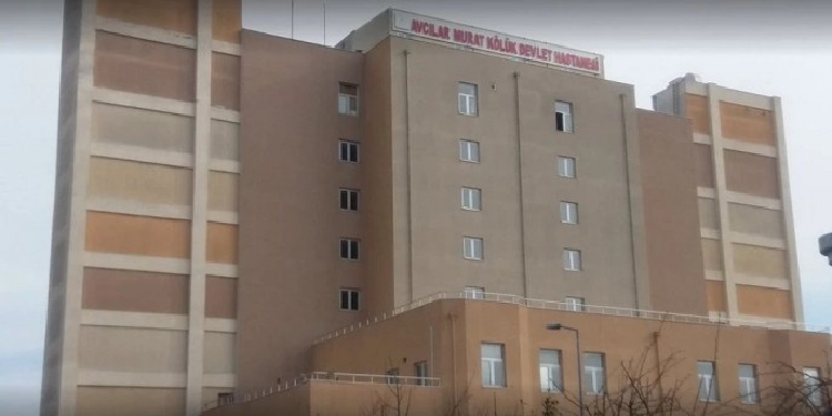 Kendisine hakaret ettiğini öne sürdüğü doktordan şikayetçi oldu Kendisine hakaret ettiğini öne sürdüğü doktordan şikayetçi oldu