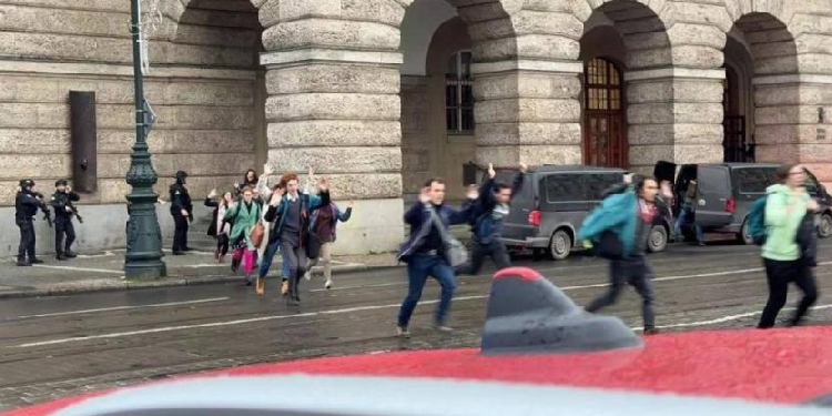 Prag’da bir üniversitede silahlı saldırı Prag’da bir üniversitede silahlı saldırı
