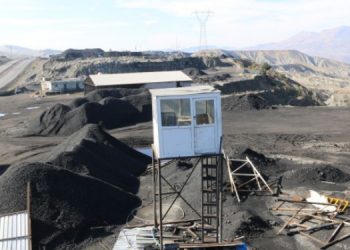 Uygulanmayan karar nedeniyle köy kömür tozu içinde