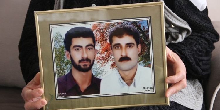 23 yıldır gözaltında kaybettirilen çocuklarını arıyorlar 23 yıldır gözaltında kaybettirilen çocuklarını arıyorlar