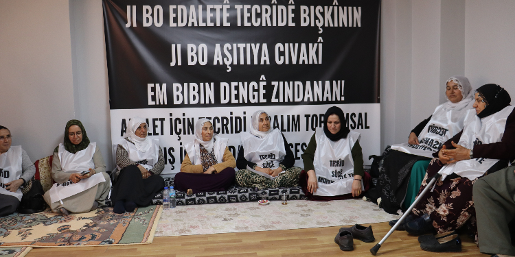 Adalet Nöbeti’ndeki tutsak yakınları: Abdullah Öcalan özgürleşmeden Türkiye özgürleşmez Adalet Nöbeti’ndeki tutsak yakınları: Abdullah Öcalan özgürleşmeden Türkiye özgürleşmez