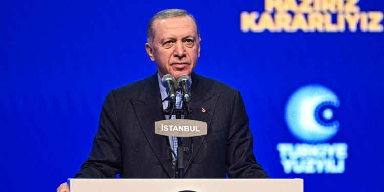 3 milletvekili AKP’ye katıldı 3 milletvekili AKP’ye katıldı