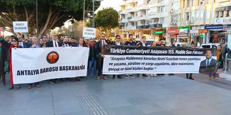 Antalya ve Adana’da Can Atalay için eylem: AYM kararı derhal uygulansın Antalya ve Adana’da Can Atalay için eylem: AYM kararı derhal uygulansın