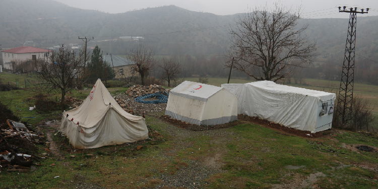 Depremzedeler: AFAD yapılacak evler için para talep etti Depremzedeler: AFAD yapılacak evler için para talep etti