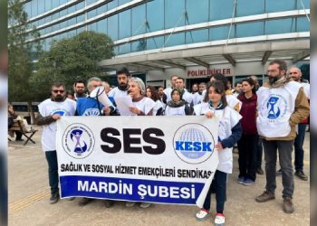 Sağlık çalışanları mobbing ve tehditleri protesto etti