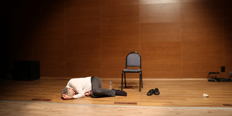 “Ölüm Uykudaydı” oyunuyla açlık grevlerine dikkat çekildi