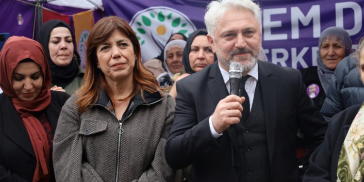 DEM Parti İstanbul eşbaşkan adayları: Bekle bizi İstanbul, başaracağız DEM Parti İstanbul eşbaşkan adayları: Bekle bizi İstanbul, başaracağız