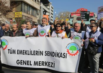 Emekliler: Kırmızı kartı göstermemize az kaldı