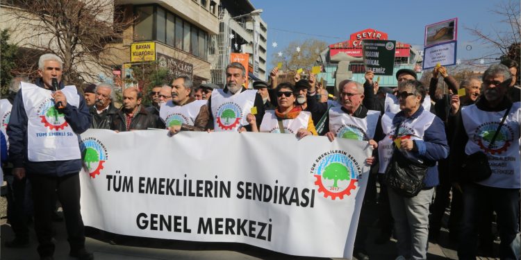 Emekliler: Kırmızı kartı göstermemize az kaldı