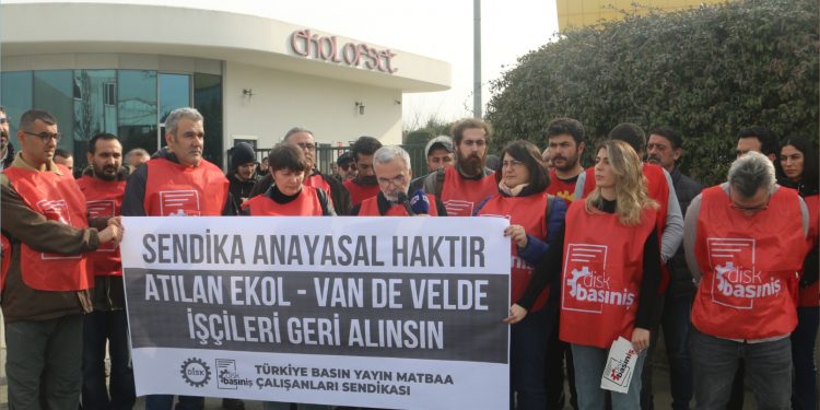 Basın-İş, Ekol Ofset önünde: Mücadelenin sonunda biz kazanacağız Basın-İş, Ekol Ofset önünde: Mücadelenin sonunda biz kazanacağız