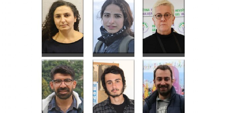 Gazeteciler ters kelepçeyle gözaltına alındı Gazeteciler ters kelepçeyle gözaltına alındı