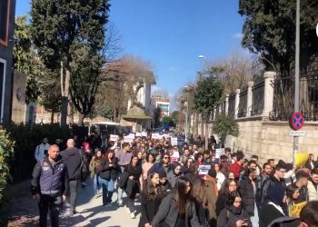 Öğrencilerden okul kampüslerinin turizme açılmasına tepki