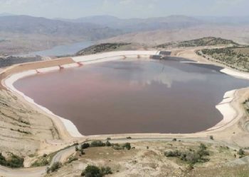 Siyanür havuzları her gün toprağı, suyu ve havayı zehirliyor