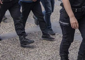 İzmit Belediye Başkanı ve eşi dahil 20 kişi tutuklandı