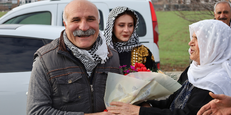 Yaşar Kırmızı 32 yıl sonra tahliye oldu Yaşar Kırmızı 32 yıl sonra tahliye oldu