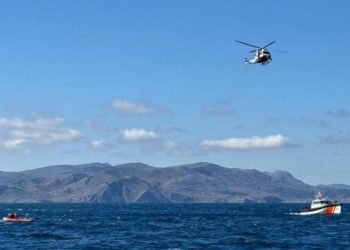 Çanakkale açıklarında göçmenleri taşıyan bot battı