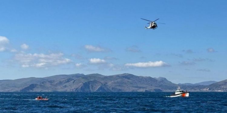 Çanakkale açıklarında göçmenleri taşıyan bot battı