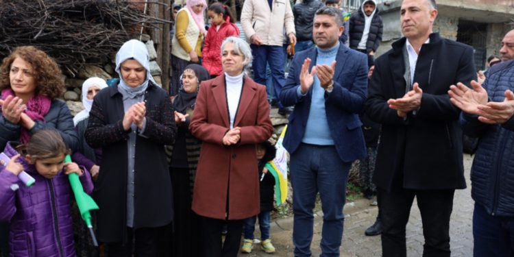 Uçar: Kürt sorununun çözümü ülkeyi refaha götürür Uçar: Kürt sorununun çözümü ülkeyi refaha götürür
