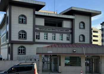 Yakıt tankerinde 2’si yaşamını yitirmiş 52 mülteci bulundu