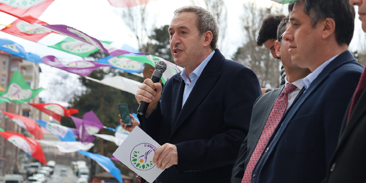 Bakırhan Tatvan’dan seslendi: Bu seçim JİTEM ittifakıyla sizin aranızdaki seçimdir Bakırhan Tatvan’dan seslendi: Bu seçim JİTEM ittifakıyla sizin aranızdaki seçimdir