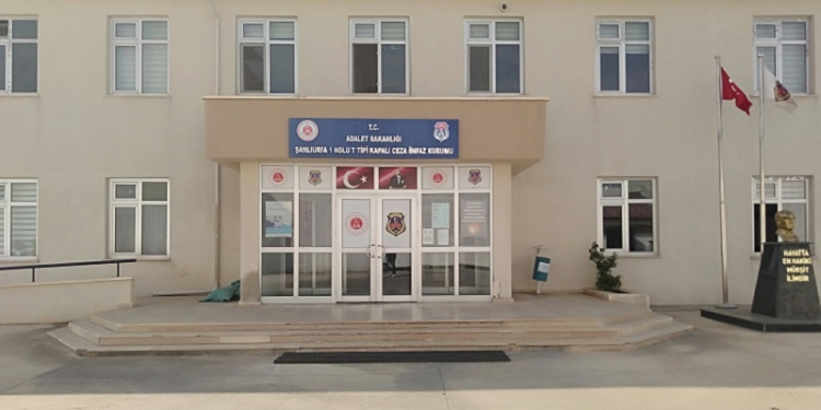 Çîçek Kobanê ve 3 tutsak sevk edildi Çîçek Kobanê ve 3 tutsak sevk edildi