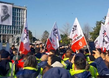 Enerji işçileri hakları için İBB önünde