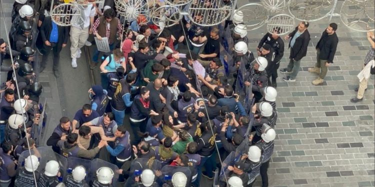 İsrail protestosunda polis şiddeti