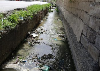 Temizlenmeyen DSİ kanalı halk sağlığını tehdit ediyor