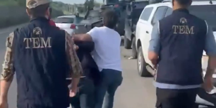 Sur Belediyesi hedef gösterilmişti: Gözaltına alınan kişi zihinsel engelli çıktı Sur Belediyesi hedef gösterilmişti: Gözaltına alınan kişi zihinsel engelli çıktı
