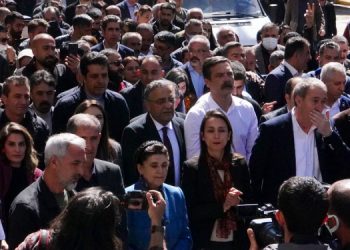 İktidar yenilmiştir, güçleri birleştirme zamanı