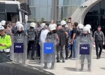 İnşaat işçileri hakları için eylem başlattı