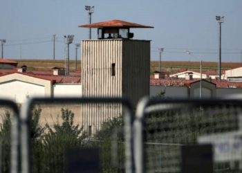 Cezaevlerinde çıplak arama sürüyor: Kadın kimliğini ezme çabası