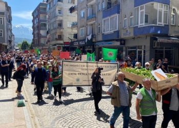 Çay üreticisinden tabutlu protesto