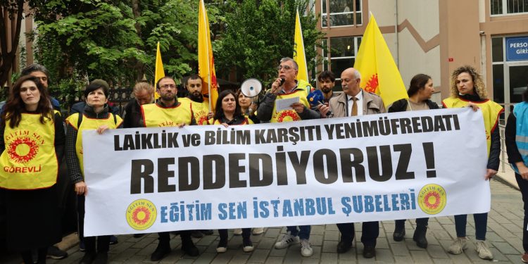 Yeni müfredat: Sorgulamayan bireyler yetiştirilmek isteniyor