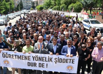 Öğretmenler şiddete karşı eylemde