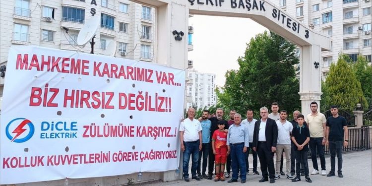 DEDAŞ’ın 6 gündür elektrik vermediği site sakinleri tepkili DEDAŞ’ın 6 gündür elektrik vermediği site sakinleri tepkili